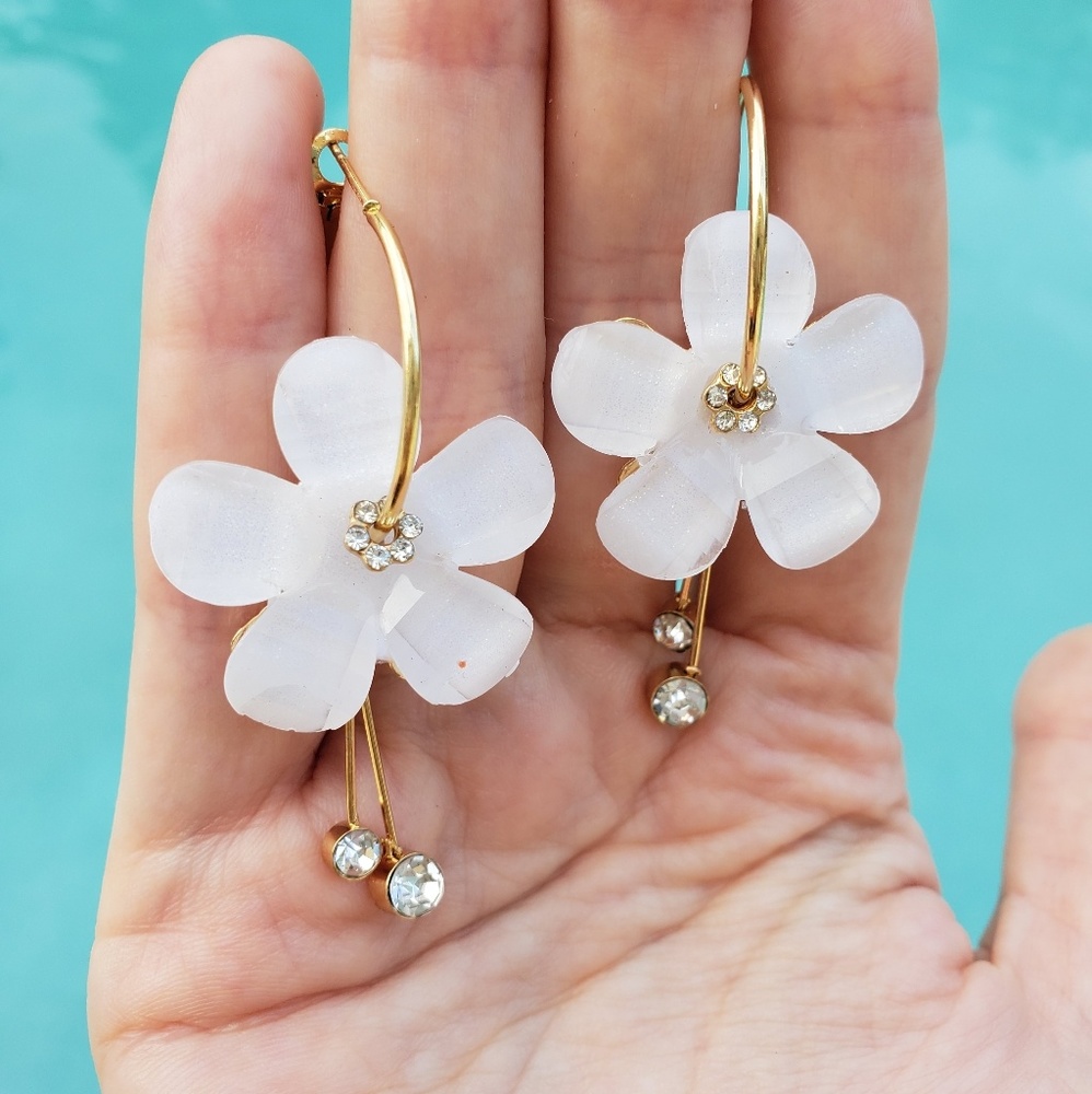 🐶Acrylic flower with drip rhinestone earrings